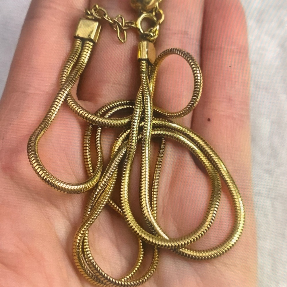 Chic Gold Necklace - Picture 3 of 6